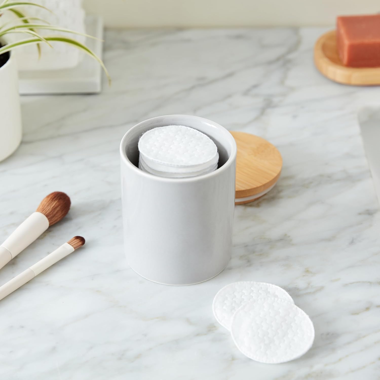 Amazon Basics Hypoallergenic 100% Cotton Rounds for Makeup Removal and Skincare, 600 Count, 6 Packs of 100 Count - Image 4