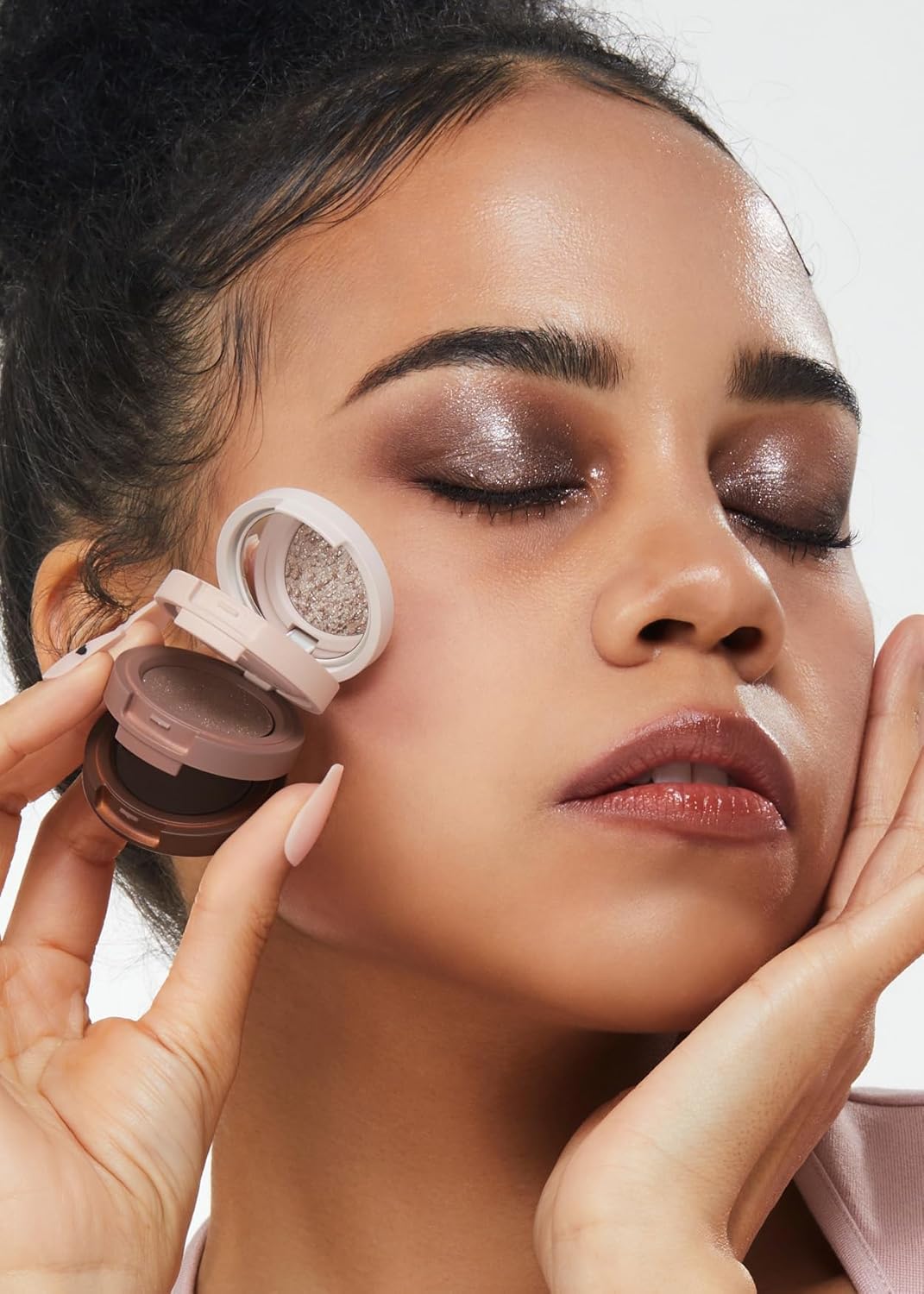 Kaja Beauty Bento Collection | Glitter + Shimmer + Matte | 21 Cold Brew Einspänner - Soft Ash Gray | 2019 Best of Beauty Award in Glitter - Image 6