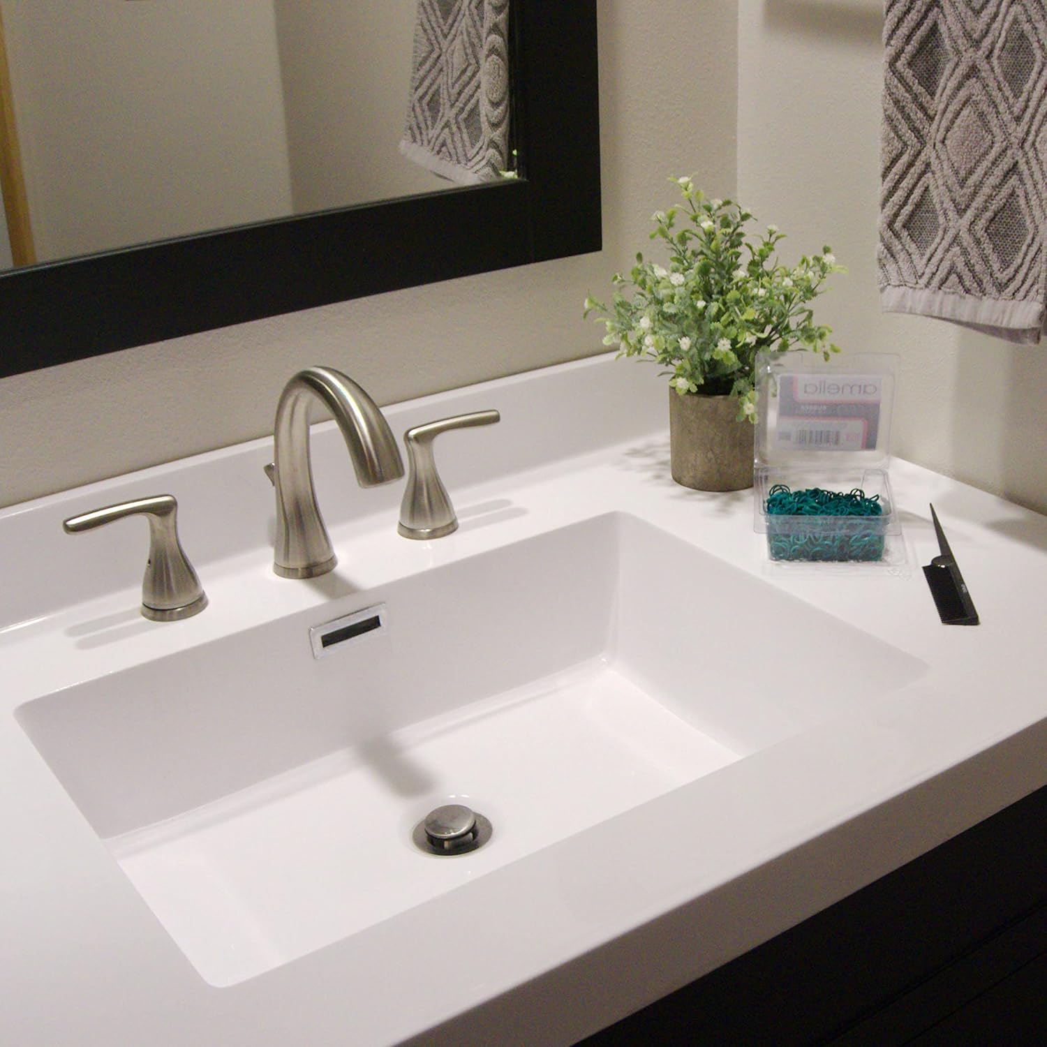 Amelia Beauty | 1000 Count 1/2" Rubber Bands | Premium US Made Rubber Hair Ties | Ideal for Ponytails, Braids & Beards | Strong All Day Hold | Convenient Re-closable Container | Green - Image 7