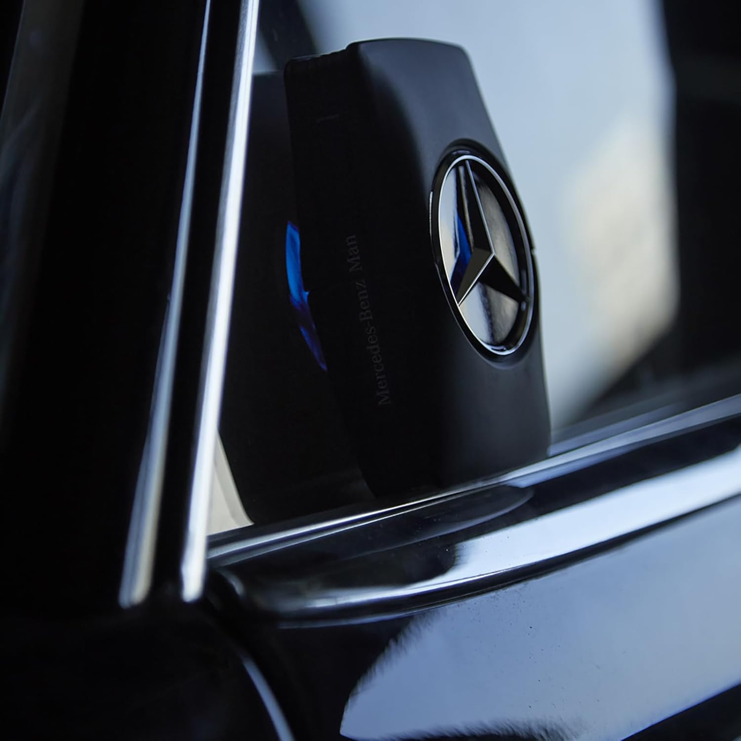 Mercedes-Benz Man - Elegant Fragrance Set With Sensual, Floral, Woody Notes - Mesmerize The Senses With Original Luxury Men’s Fragrance Gift Set - Endless Day Through Night Scent Payoff - 3 Pc - Image 8