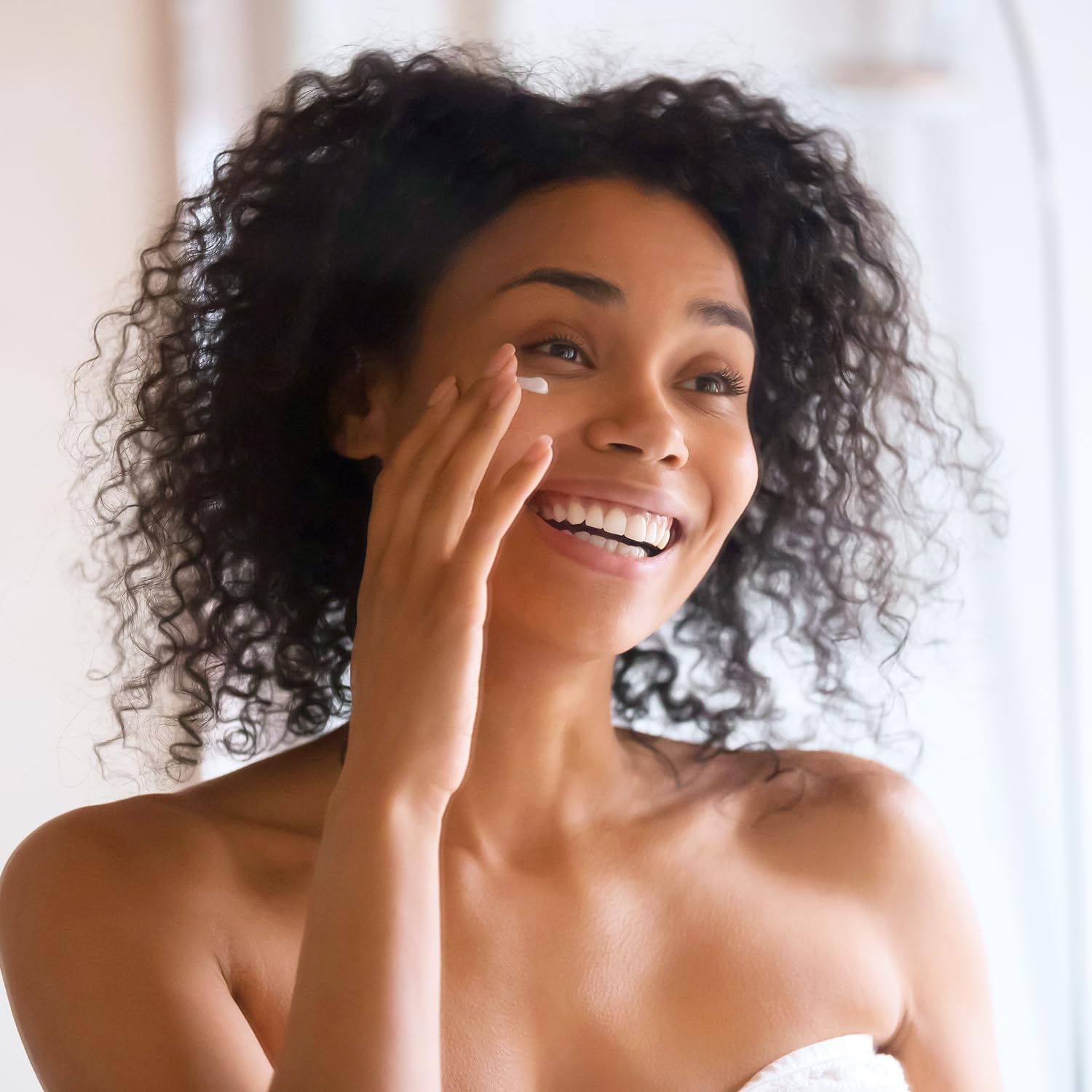 Amazon Basics Retinol Eye Cream, Fragrance Free, 0.5 Ounces, 1-Pack - Image 5