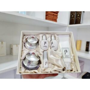 THE WHOO Korea Luxury Skincare RADIANT ULTIMATE CORRECTOR CREAM 50ml. Smooth and Moisturizing Skin Feeling and Recover Your Skin Flawlessly